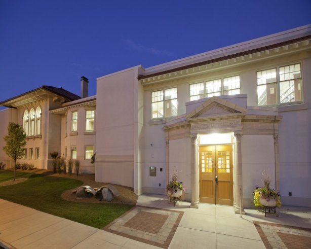 Image of the entrance to Dwight Foster Public Library.